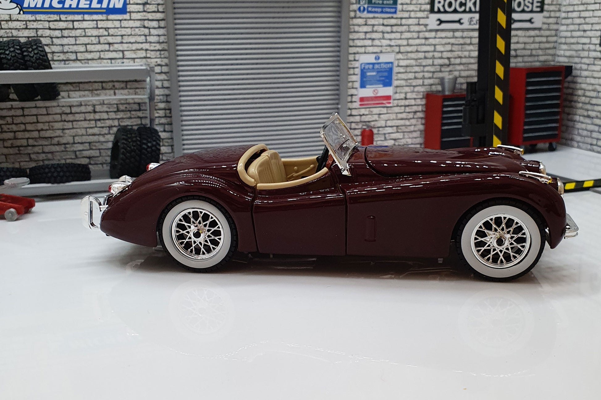 DR6, Jaguar XK 120 roads 1951 bordeaux 1/24