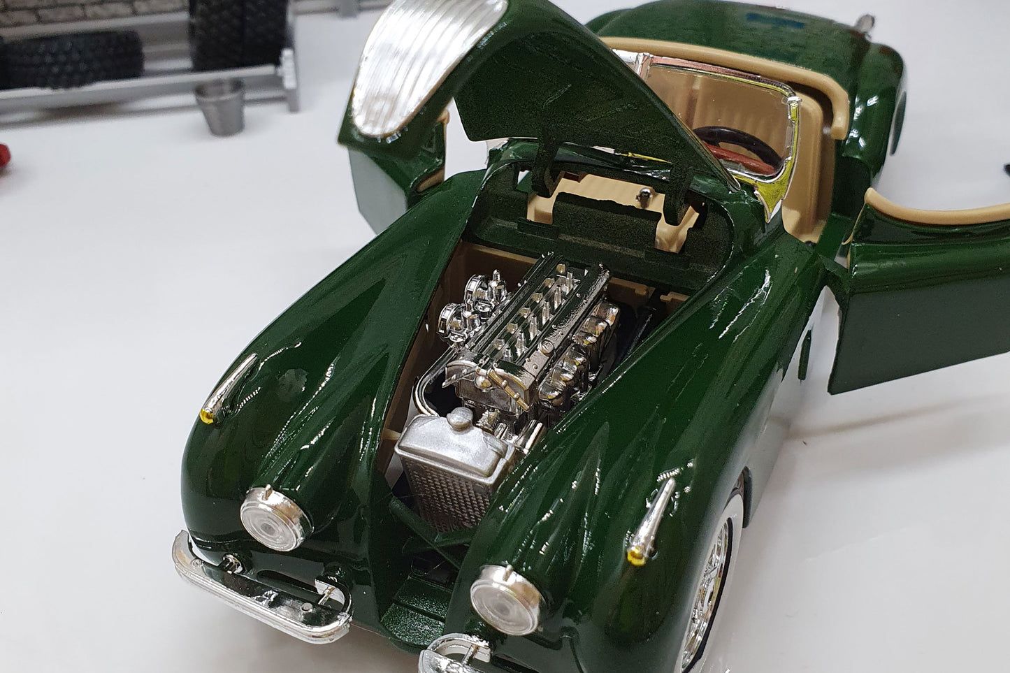 Jaguar Xk 120 Cabrio 1951 Green 1:24 Scale