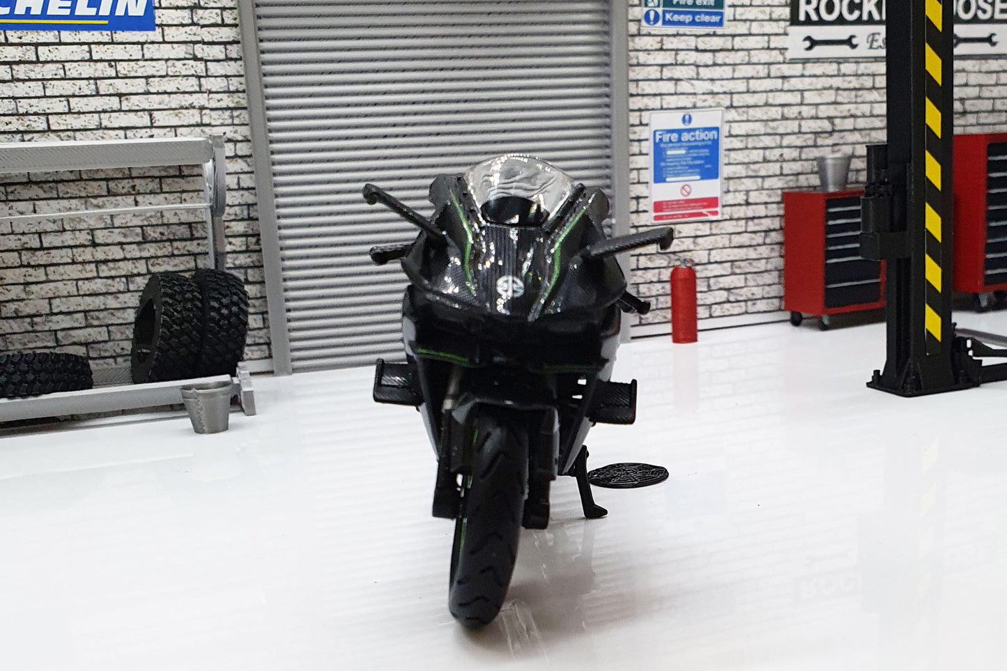 Kawasaki Ninja H2 R Black1:18 Scale