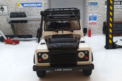 Land Rover Defender White  1:24 Scale