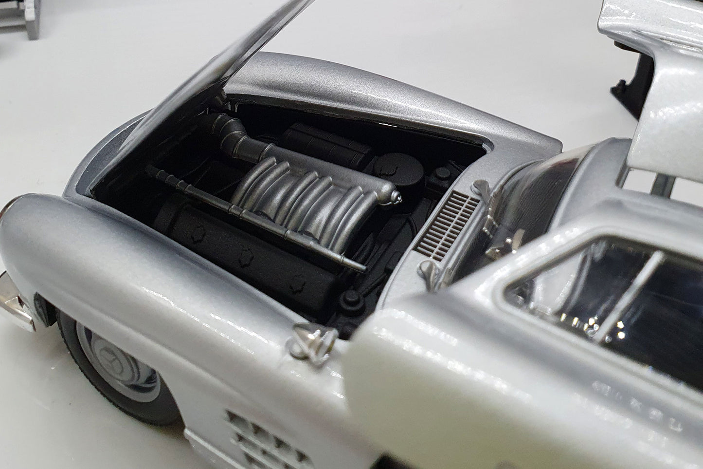 Mercedes 300 SL (W198), silver  1:24 Scale