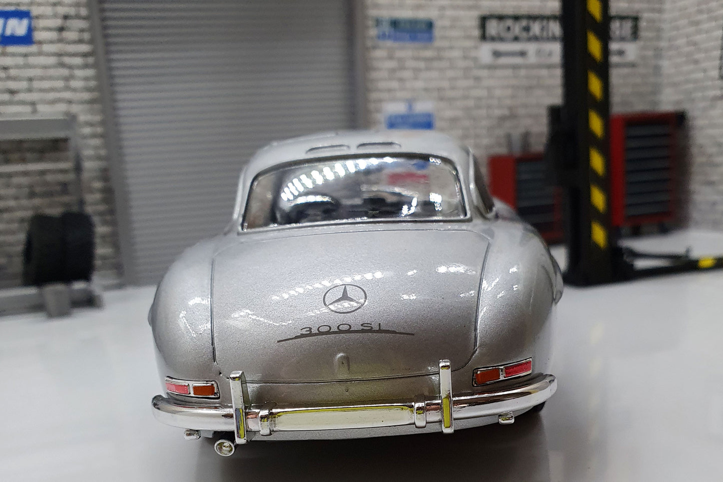 Mercedes 300 SL (W198), silver  1:24 Scale