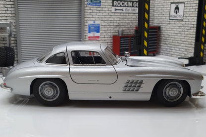 Mercedes 300 SL (W198), silver  1:24 Scale