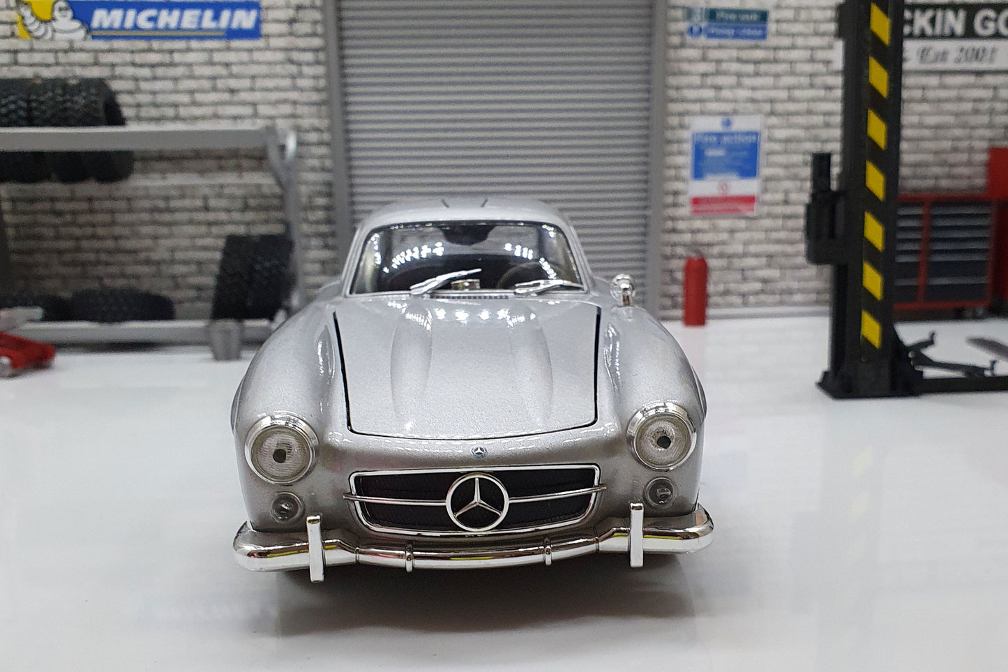 Mercedes 300 SL (W198), silver  1:24 Scale