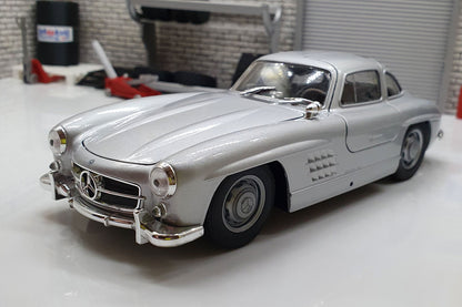 Mercedes 300 SL (W198), silver  1:24 Scale