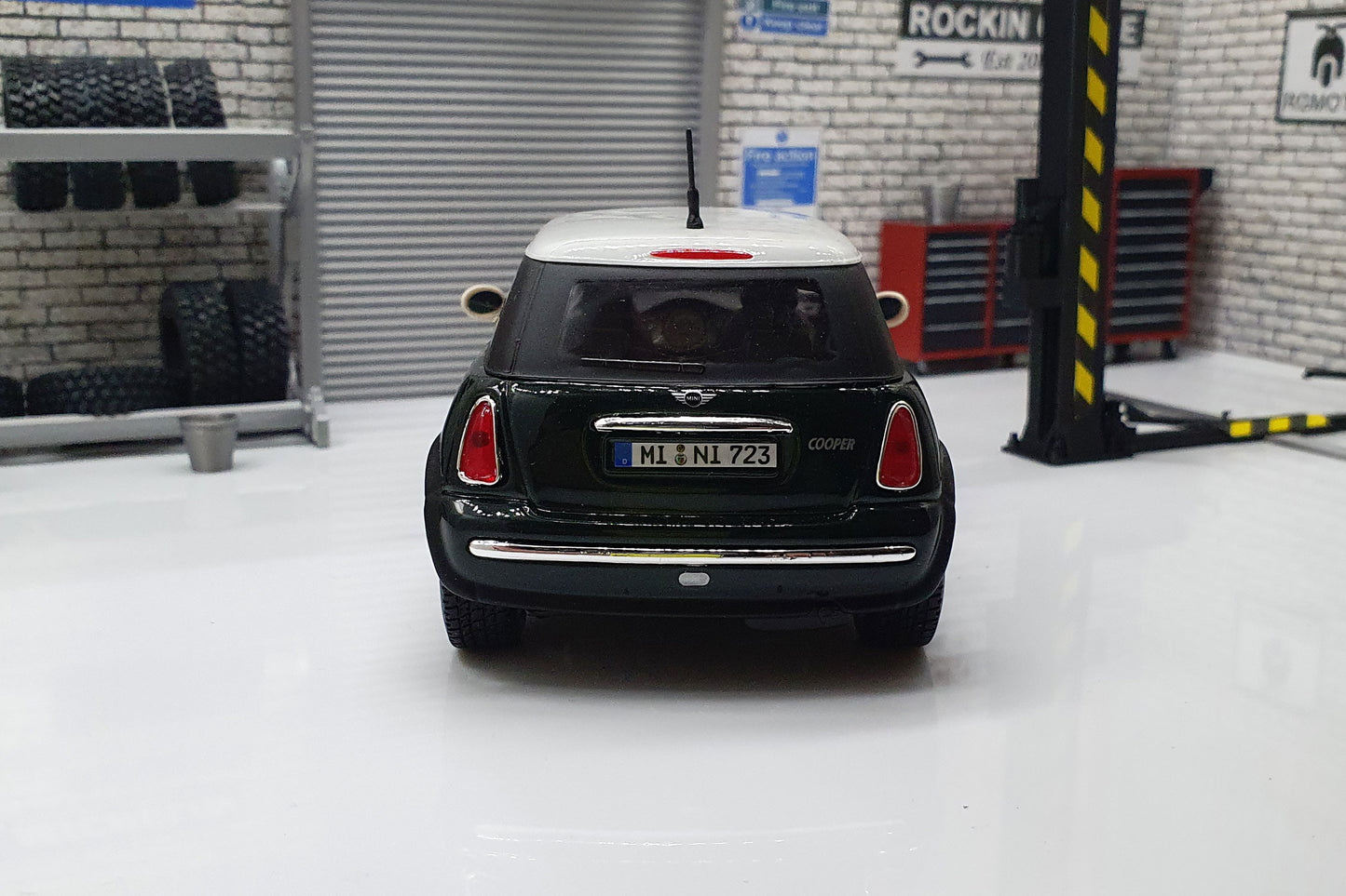 MODERN MINI COOPER 1:24 Scale Car Model