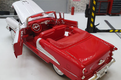 Oldsmobile Super 88 Convertible 1955 - Red/White  1:24 Scale