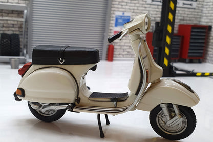 Vespa P200E 1978 1:18 Scale Scooter