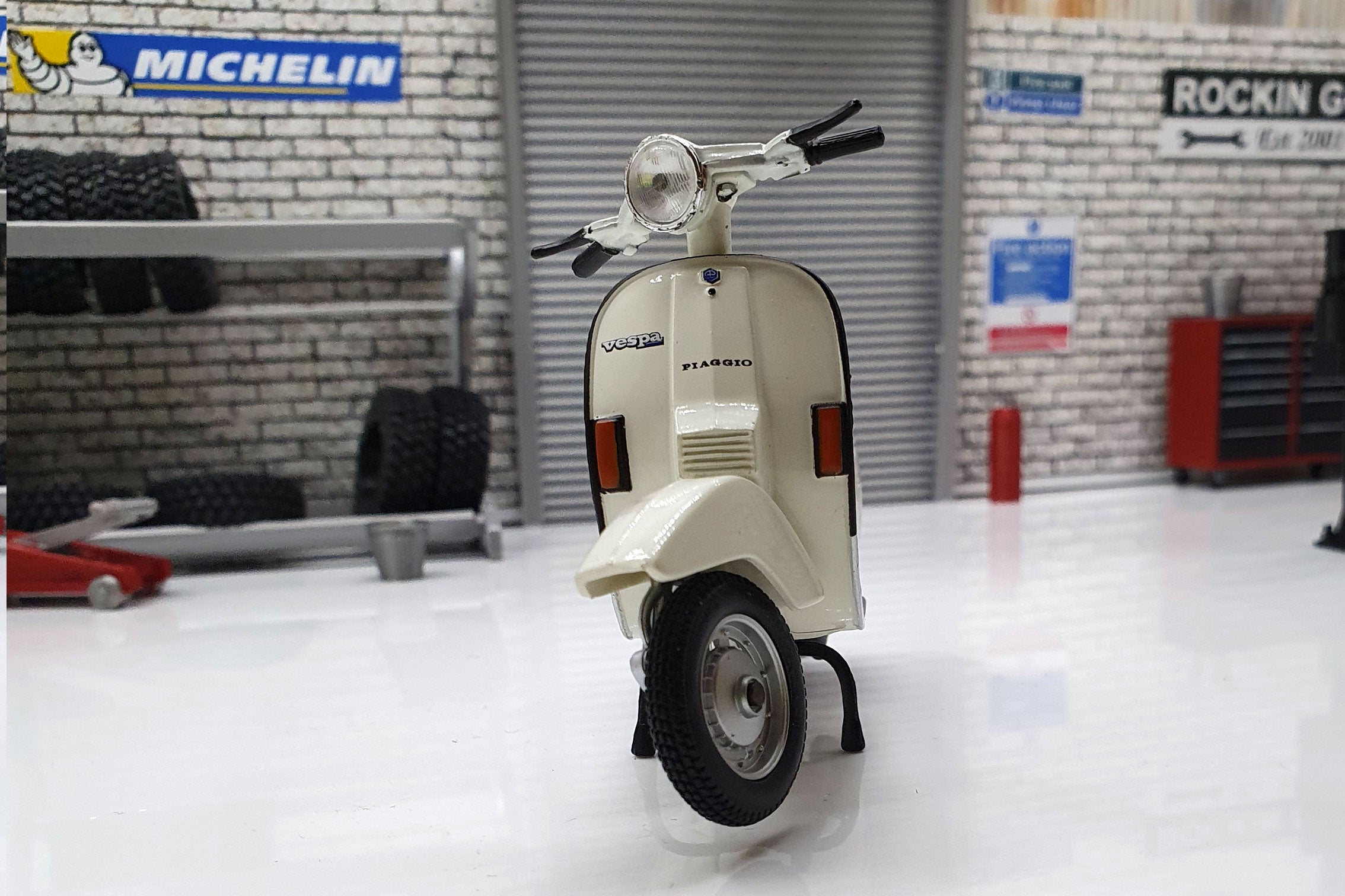 Vespa PK 125 S Automatica 1984 1:18 Scale Scooter