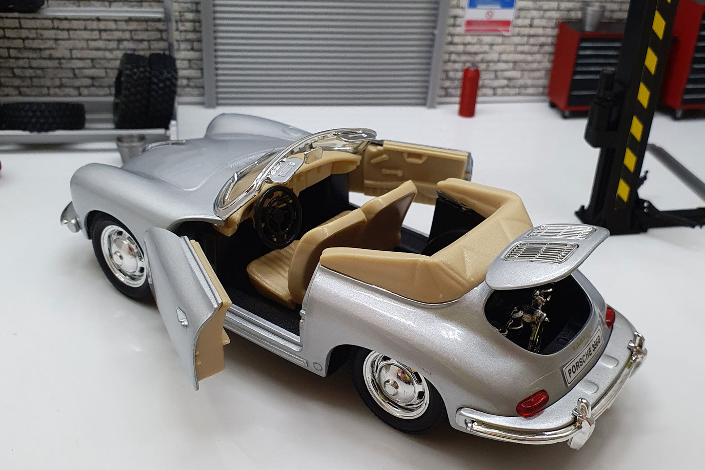 Porsche 356B - Silver  1:24 Scale