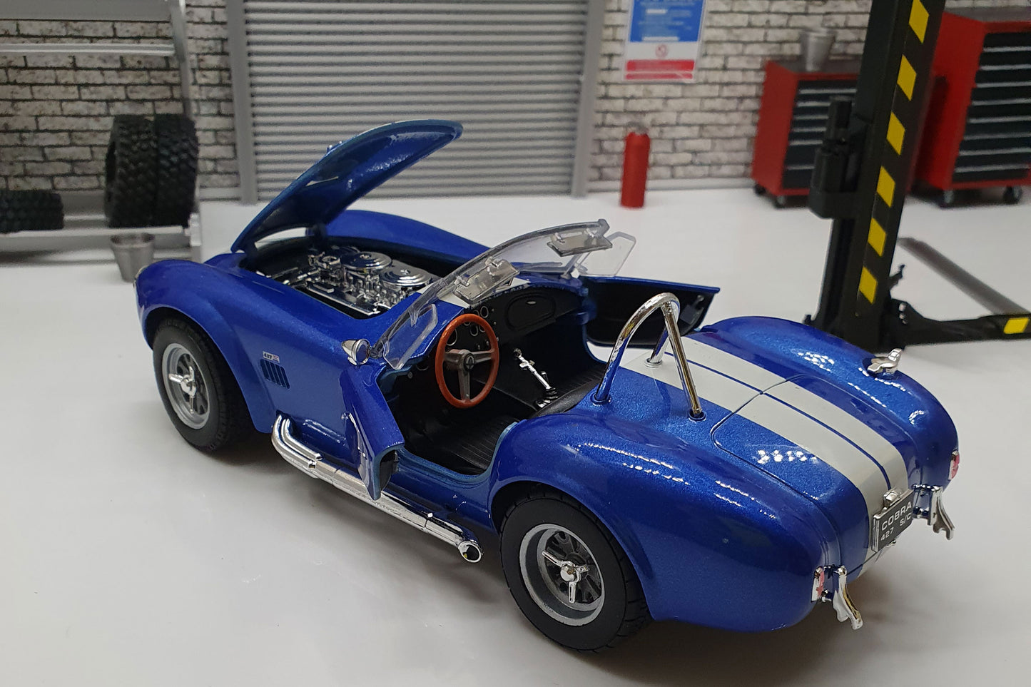 Shelby Cobra 427SC - Blue  1:24 Scale