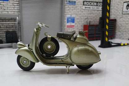 Vespa Sport 6 GIORNI - 1952 Racer 1:18 Scale Scooter