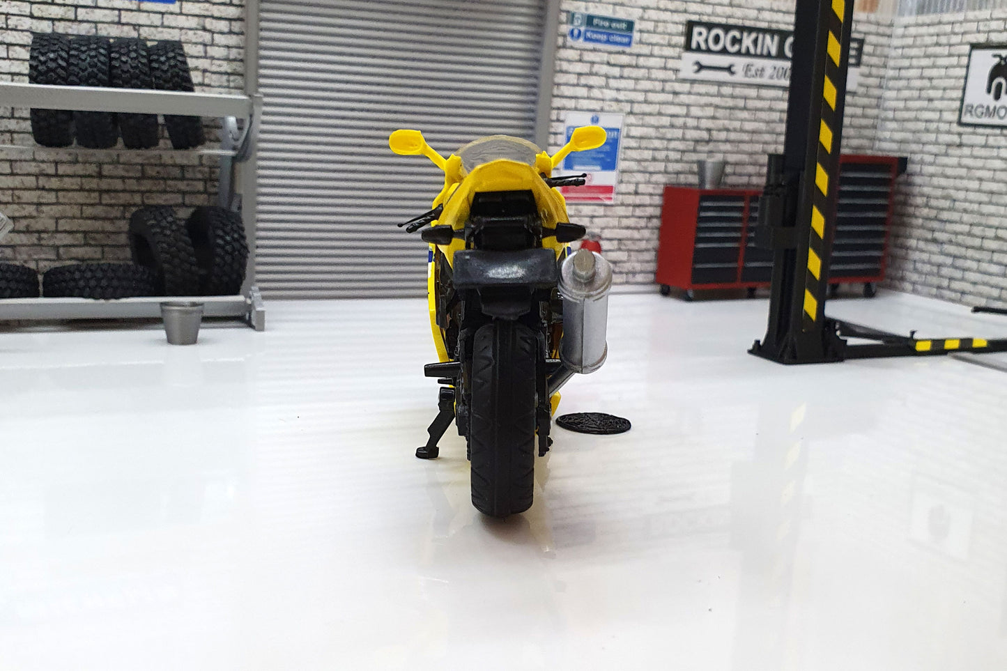 Suzuki GSX-R600 Yellow 1:18 Scale Motorcycle