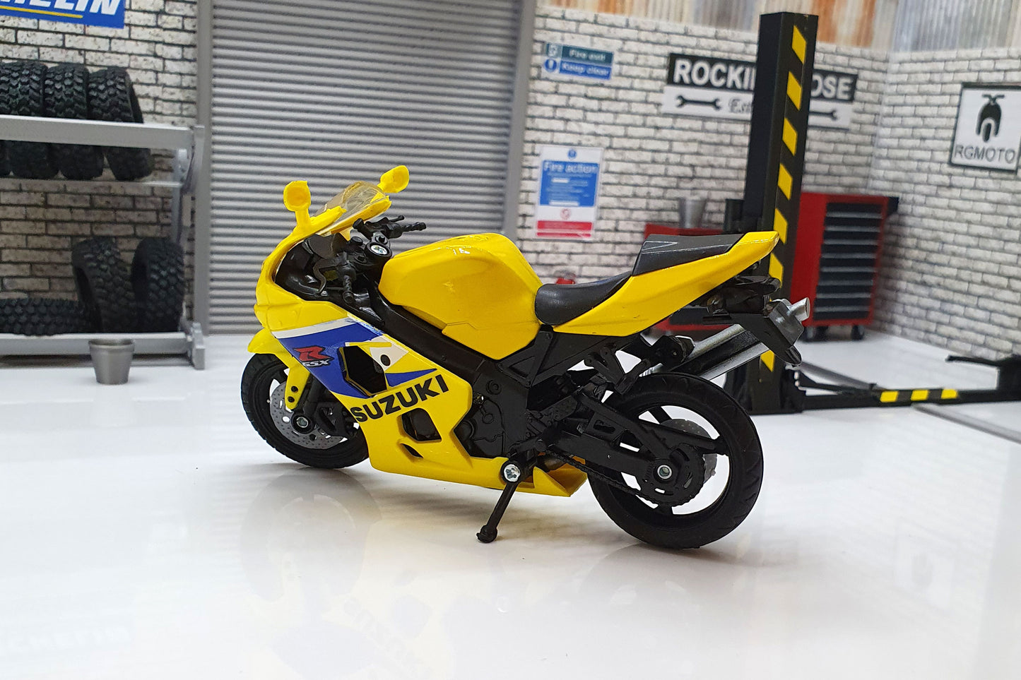 Suzuki GSX-R600 Yellow 1:18 Scale Motorcycle