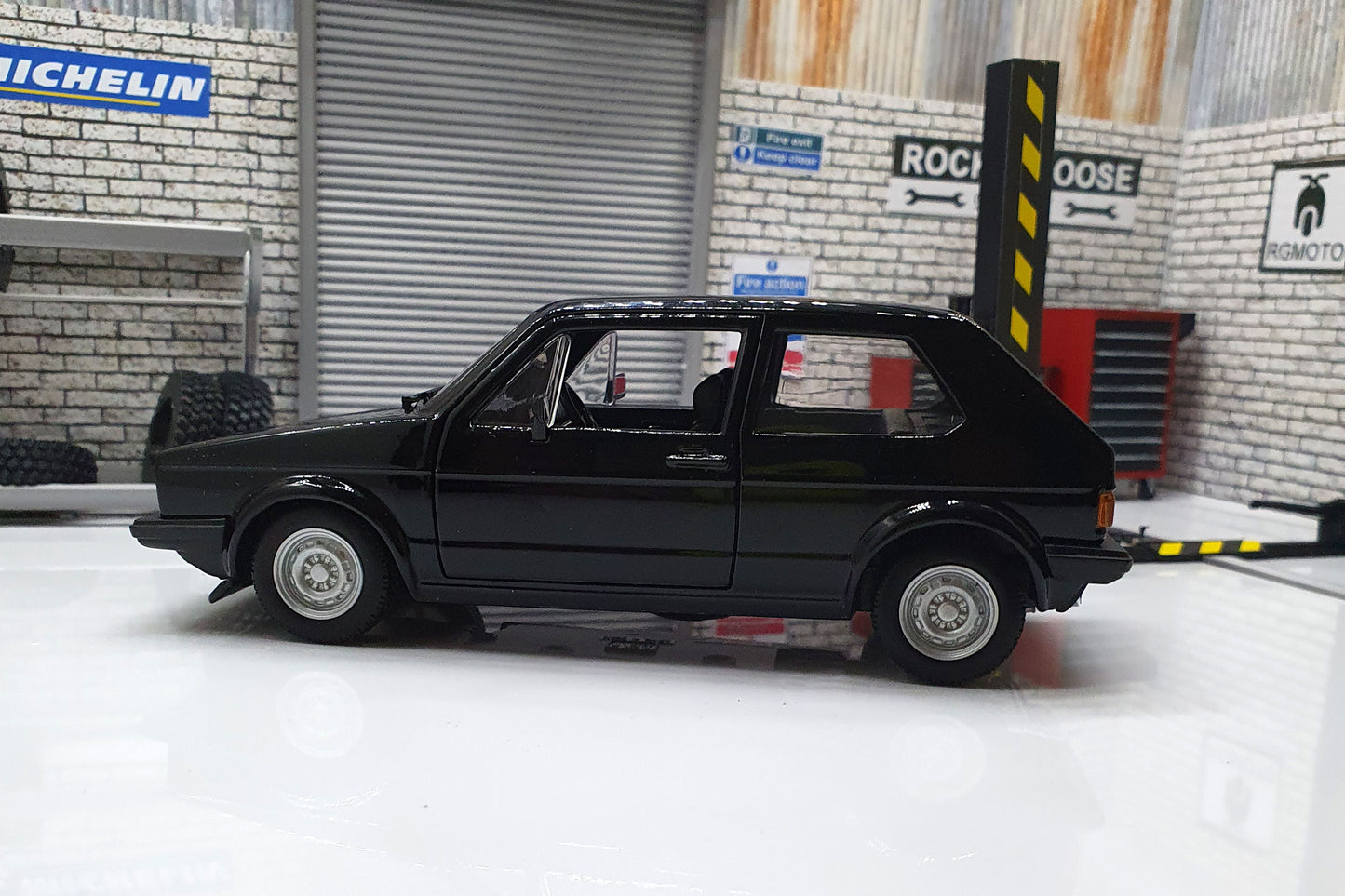 VW Volkswagen Golf GTI Mk 1 (1979) 1:24 Scale Car