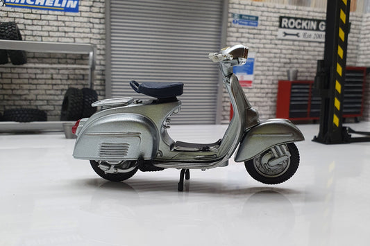 Vespa 150 SPRINT 1965 1:18 Scale Scooter