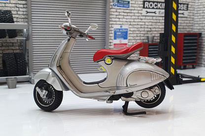 Vespa 946 BELLISSIMA 2014 1:18 Scale Scooter