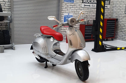 Vespa 946 BELLISSIMA 2014 1:18 Scale Scooter