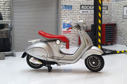 Vespa 946 BELLISSIMA 2014 1:18 Scale Scooter