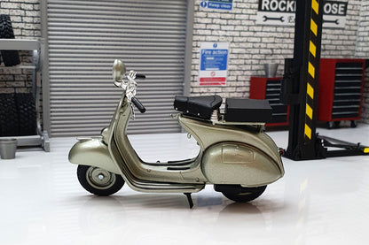 Vespa A.C.M.A. 125 1953 1:18 Scale Scooter