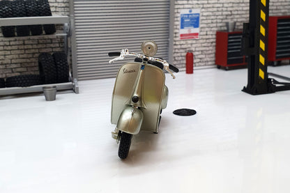 Vespa A.C.M.A. 125 1953 1:18 Scale Scooter