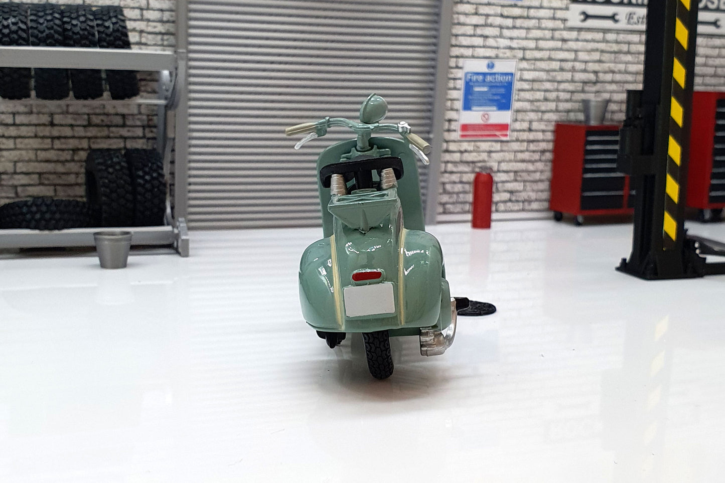 Vespa Allstate 125 1954 1:18 Scale Scooter