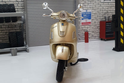 Vespa GTS 300 2017 Gold 1:18 Scale Scooter