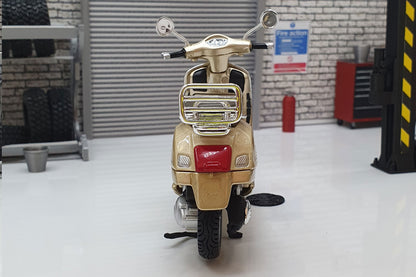 Vespa GTS 300 2017 Gold 1:18 Scale Scooter