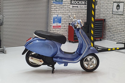 Vespa Primavera 2014 Blue 1:18 Scale Scooter