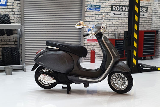 Vespa Sprint 150 ABS 2014 Grey 1:18 Scale Scooter