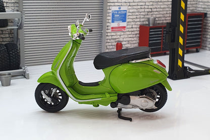 Vespa Sprint 150 ABS 2018 Green1:18 Scale Scooter