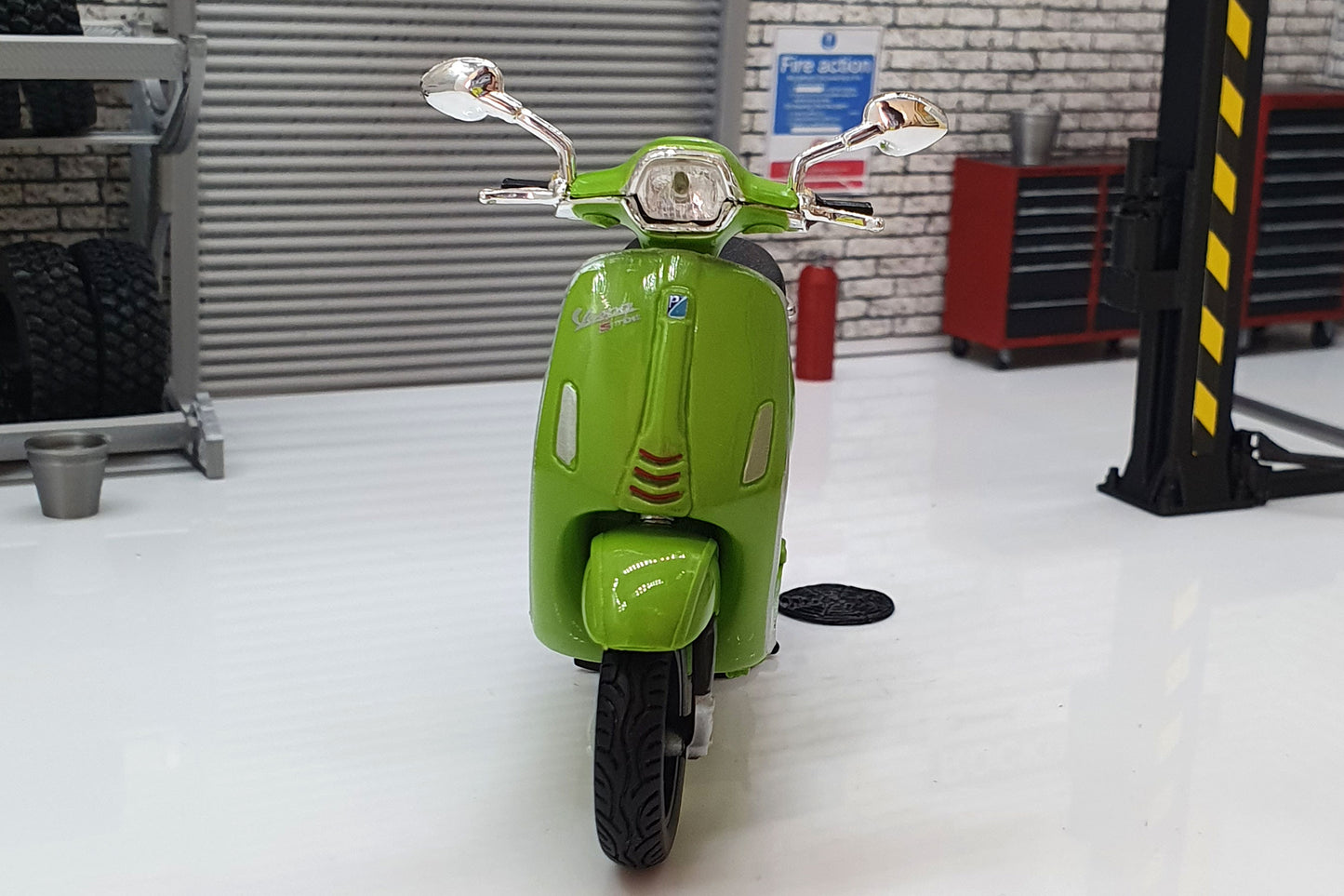 Vespa Sprint 150 ABS 2018 Green1:18 Scale Scooter