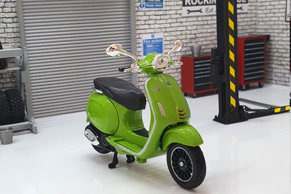 Vespa Sprint 150 ABS 2018 Green1:18 Scale Scooter