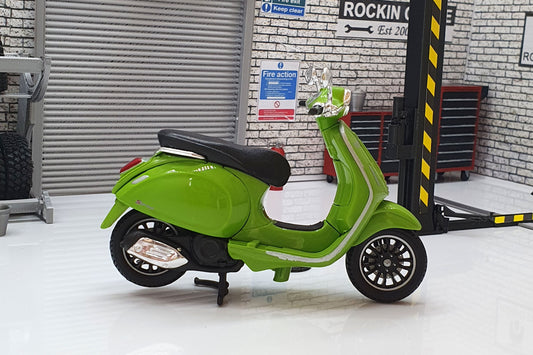 Vespa Sprint 150 ABS 2018 Green1:18 Scale Scooter
