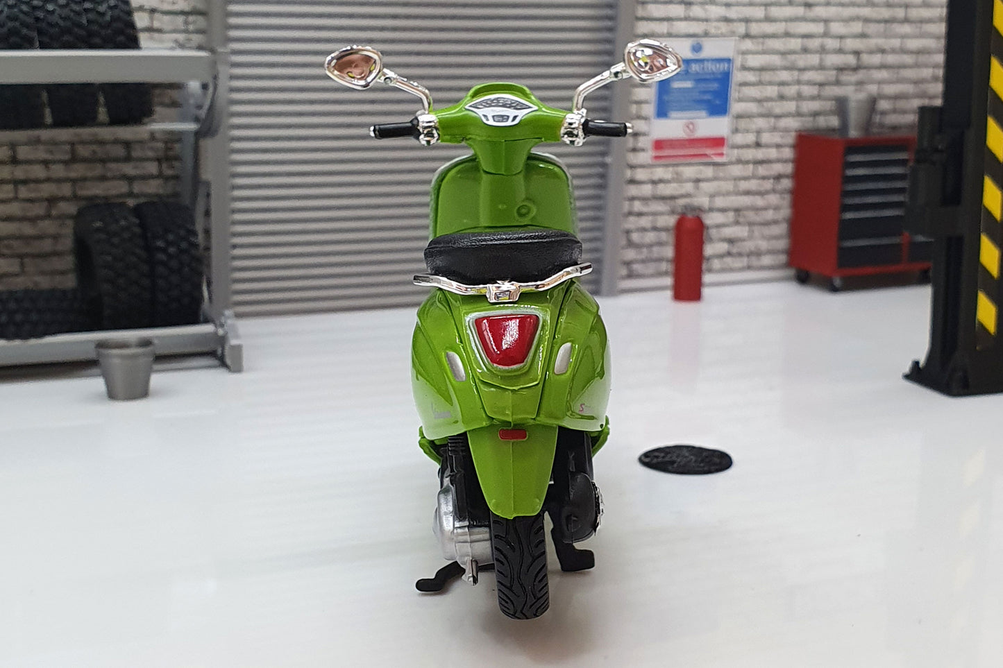 Vespa Sprint 150 ABS 2018 Green1:18 Scale Scooter