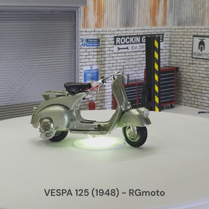 Vespa 125 1948 1:18 Scale Scooter